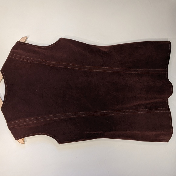 Vintage 60's faux suede vest with brass clasp closure - Picture 5 of 7